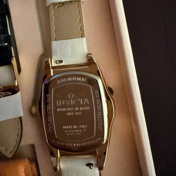 Invicta Lupah Gold Watch with 5 Interchangeable Straps - Picture 2 of 3